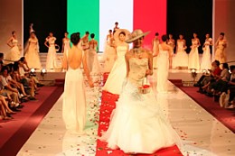 杭州婚博会现场的国际婚纱礼服流行时尚发布三