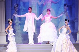 杭州婚博会现场的国际婚纱礼服发布会