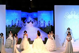 天津婚博会上的国际婚纱礼服流行时尚发布会